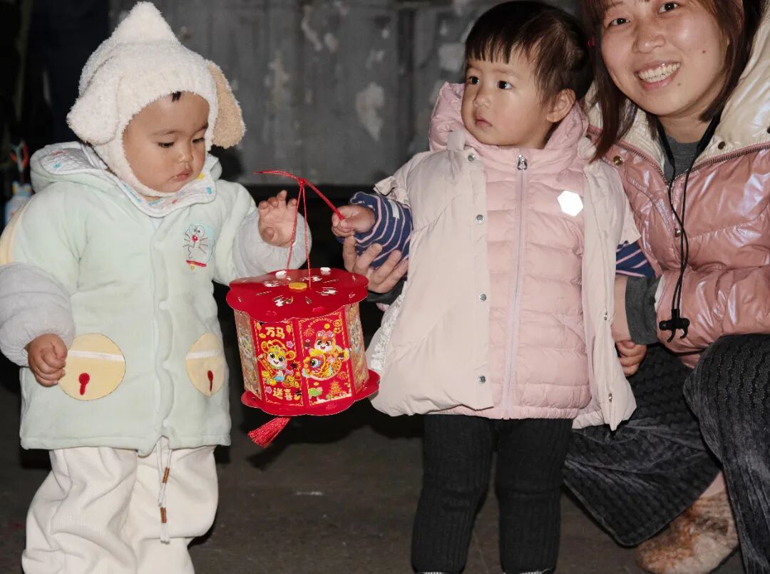 舞狮贺元宵，花灯映美好｜鑫连鑫物业用细节守护每一份团圆